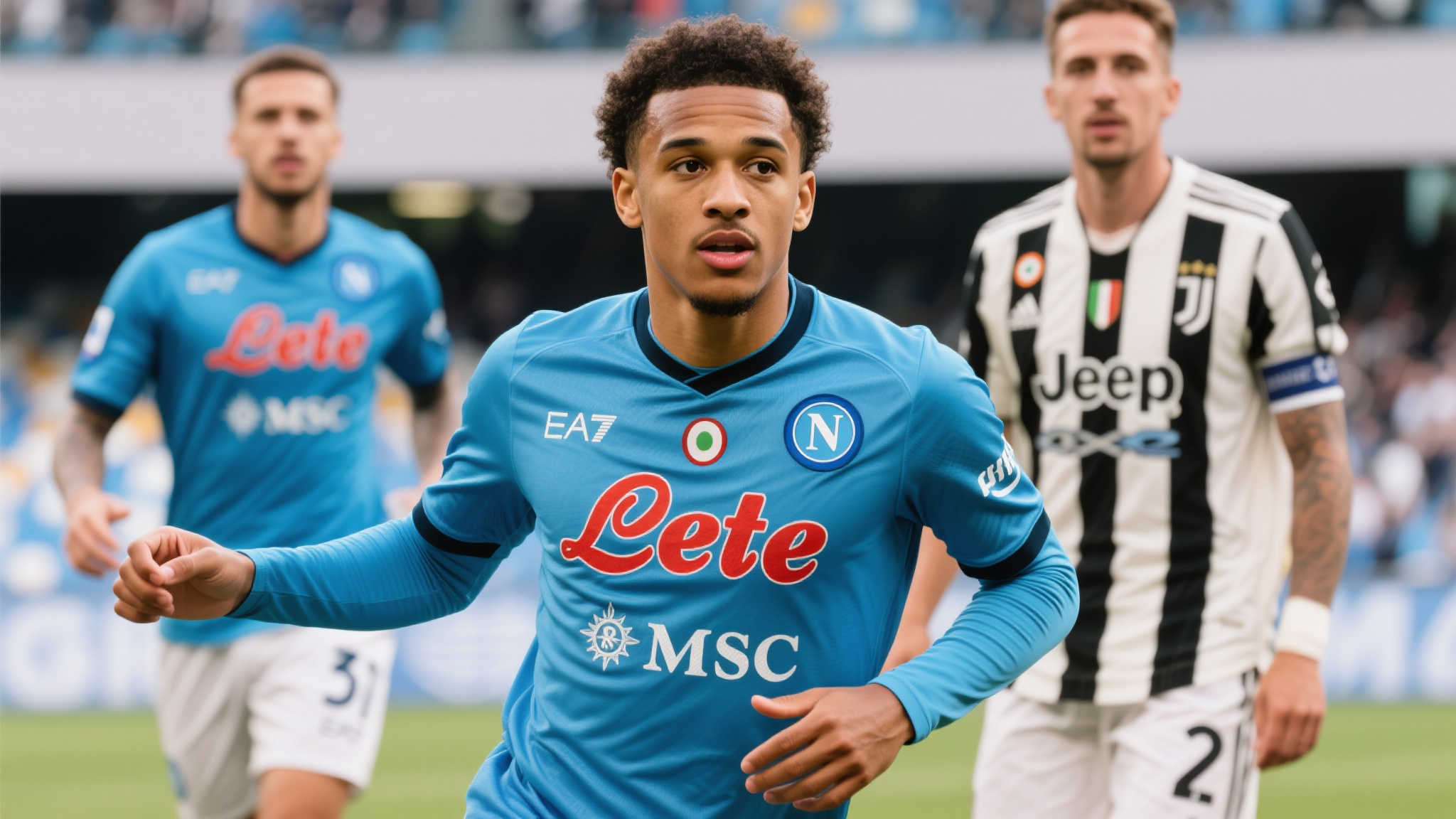 桑乔重返意甲?那不勒斯与尤文激烈争夺,2500万转会能否成为逆袭契机? 在转会市场变化莫测的今天,足球世界总是充满了意外和